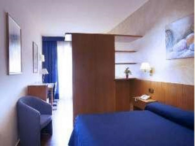 Hotel in Barcelona: Atenea Calabria Apartments - Hotel Atenea Calabria Apartaments Barcelona