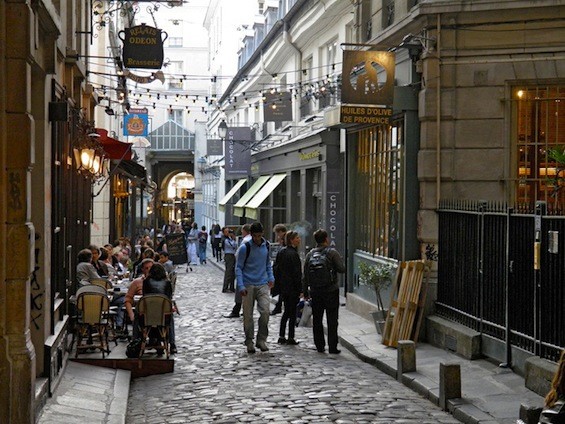 Cour de Commerce St.-André Parijs